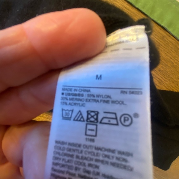 Gap fine merino wool cold shoulder sweater size M - Picture 6 of 9